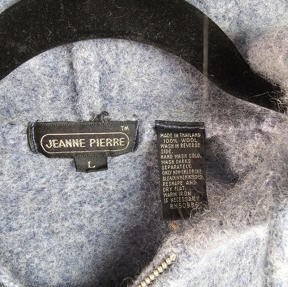 Vintage Jeanne Pierre 100% Wool zip up hooded sweater - Picture 2 of 3